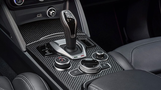 Alfa Romeo Stelvio Quadrifoglio 2.9 Petrol Q4 382kW (520hp) Automatic