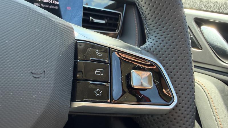 MG Motor UK HS