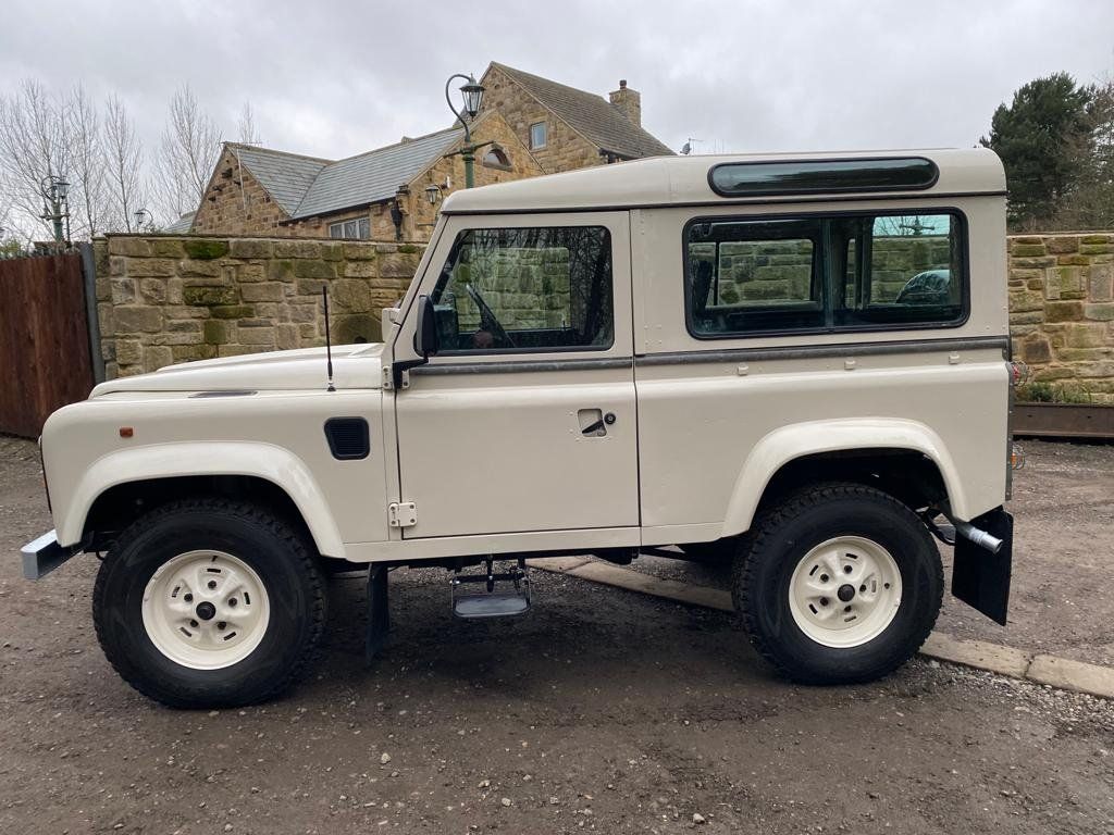 Land Rover Defender 90