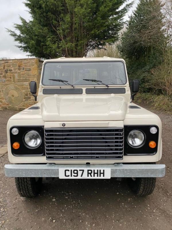 Land Rover Defender 90