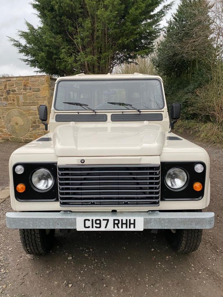 Land Rover Defender 90
