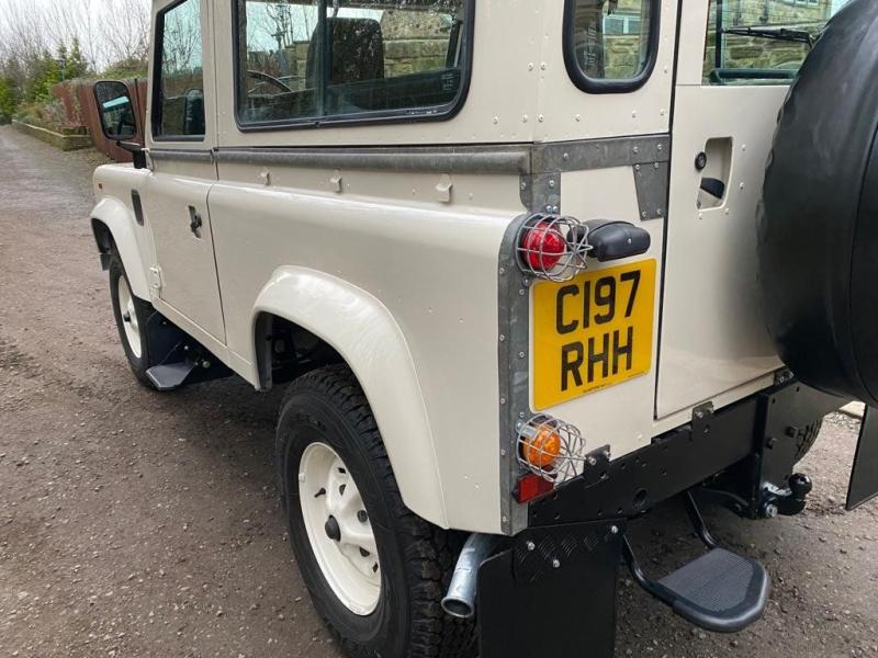 Land Rover Defender 90