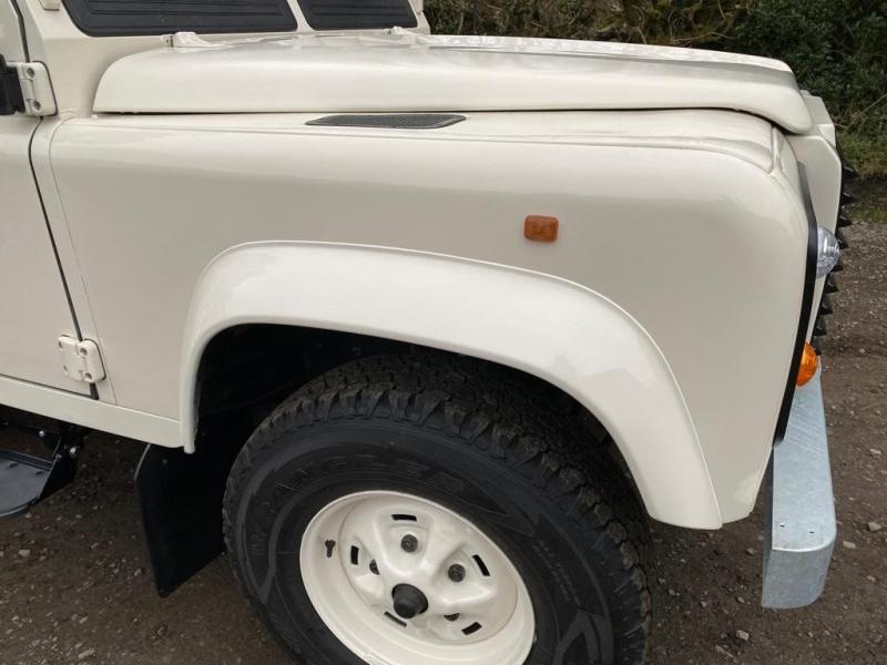 Land Rover Defender 90