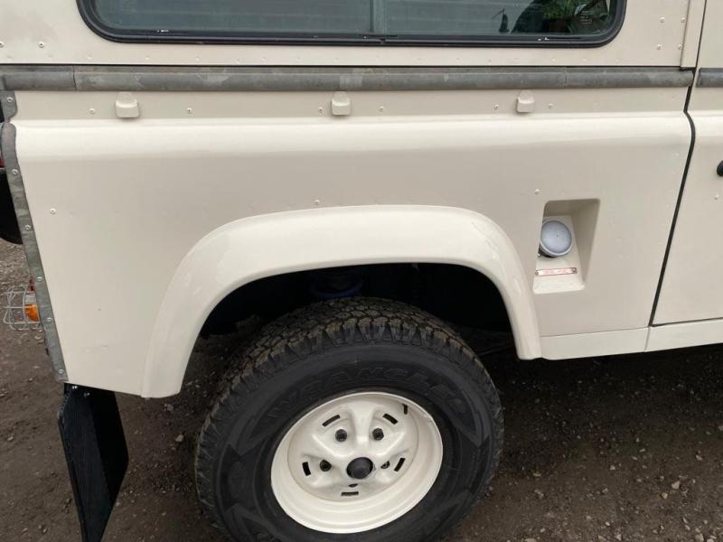 Land Rover Defender 90
