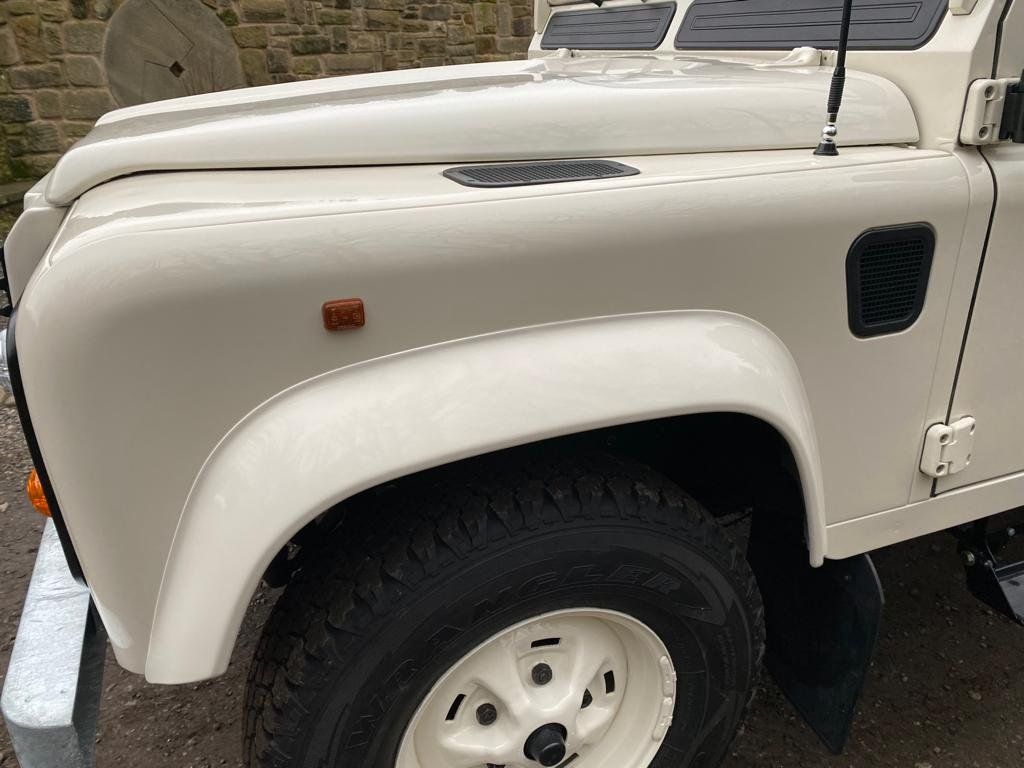 Land Rover Defender 90