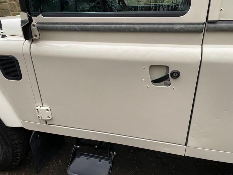 Land Rover Defender 90