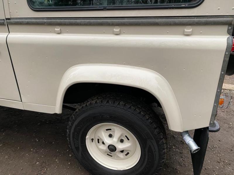 Land Rover Defender 90