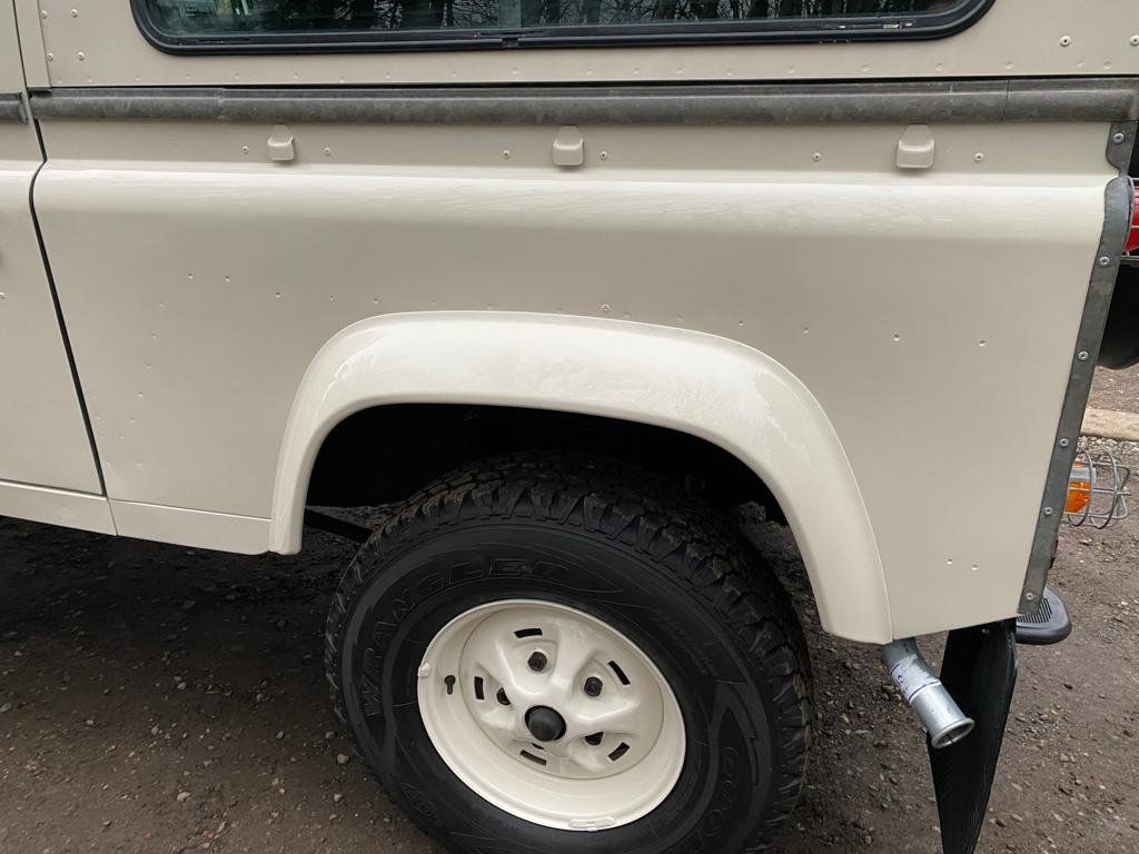 Land Rover Defender 90