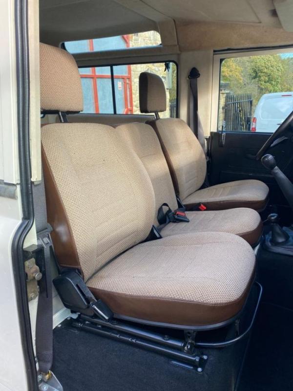 Land Rover Defender 90