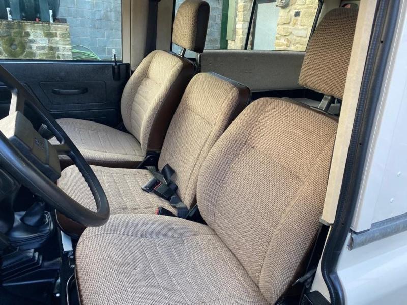Land Rover Defender 90