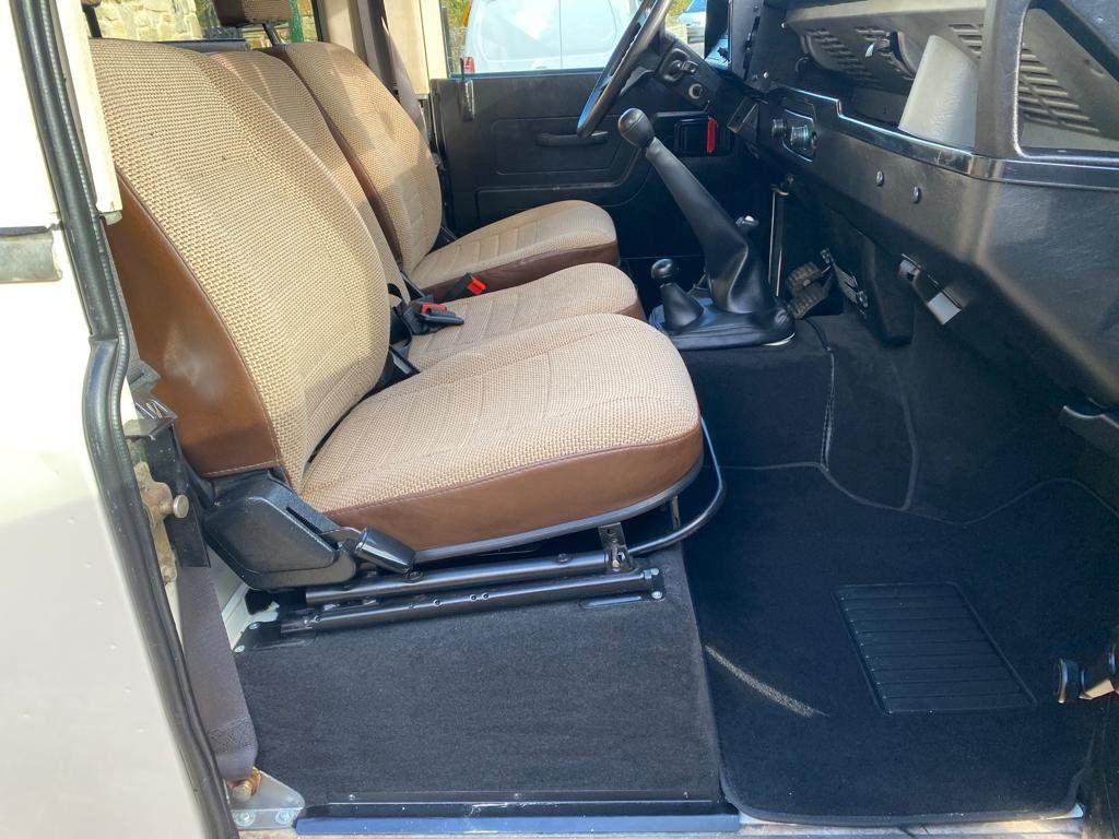 Land Rover Defender 90