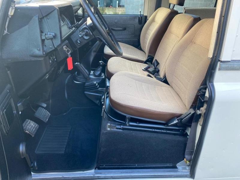 Land Rover Defender 90