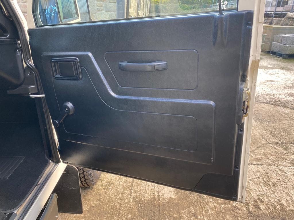 Land Rover Defender 90