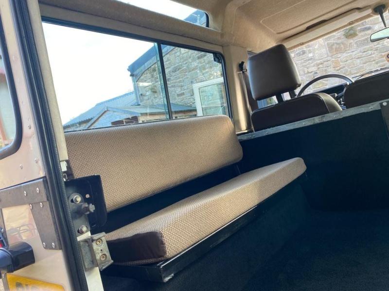 Land Rover Defender 90