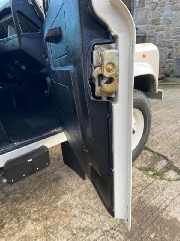 Land Rover Defender 90