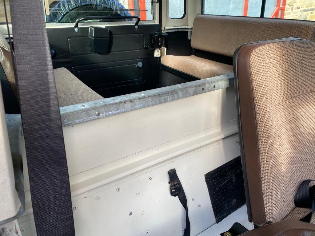Land Rover Defender 90