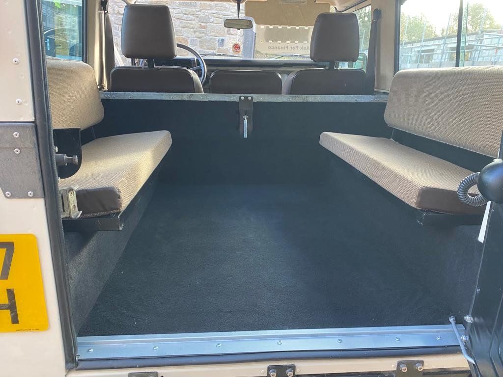 Land Rover Defender 90