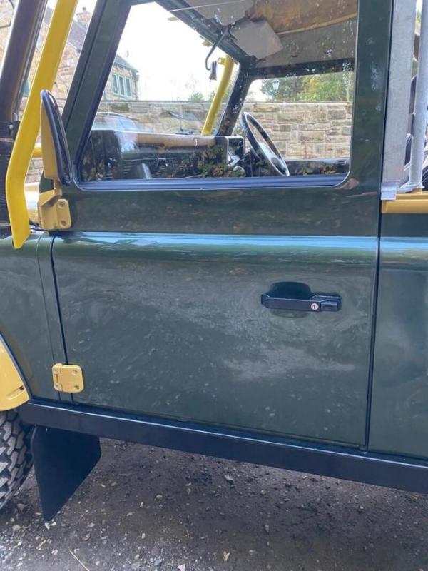 Land Rover Defender 90
