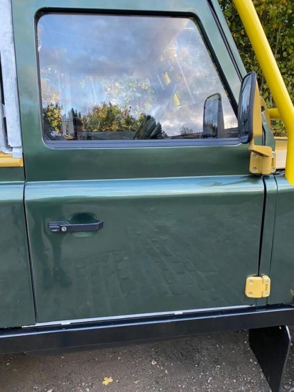 Land Rover Defender 90