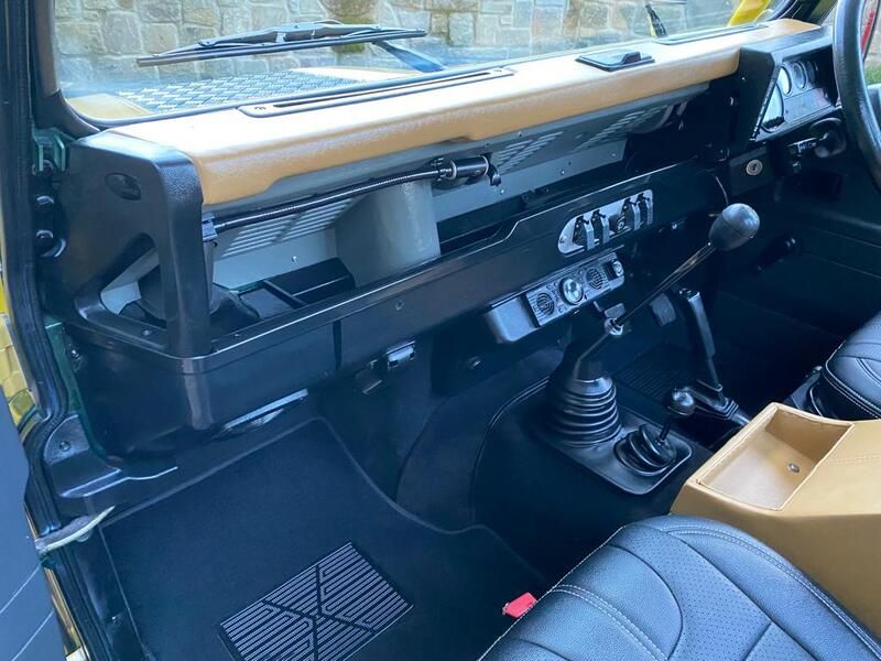 Land Rover Defender 90