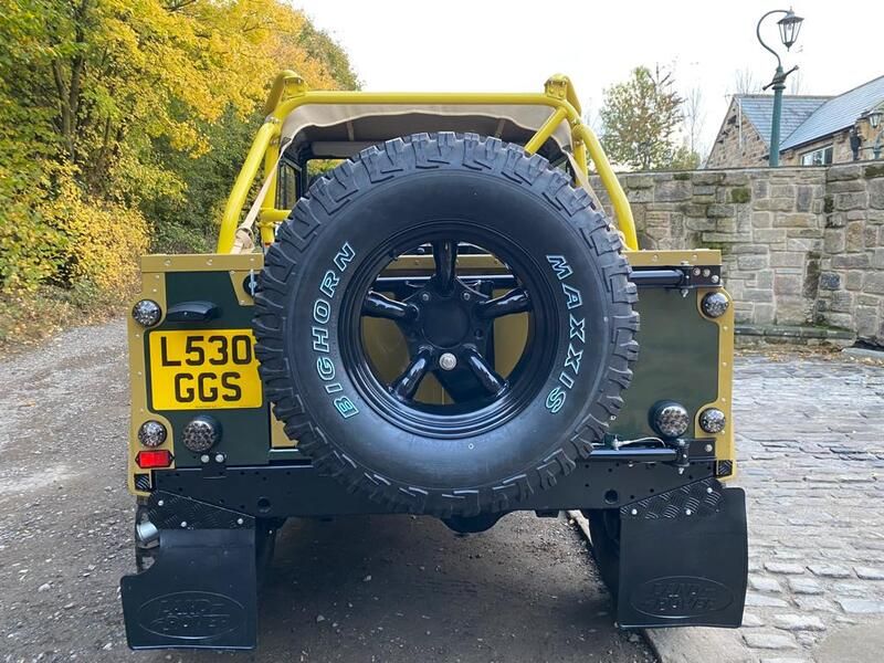 Land Rover Defender 90