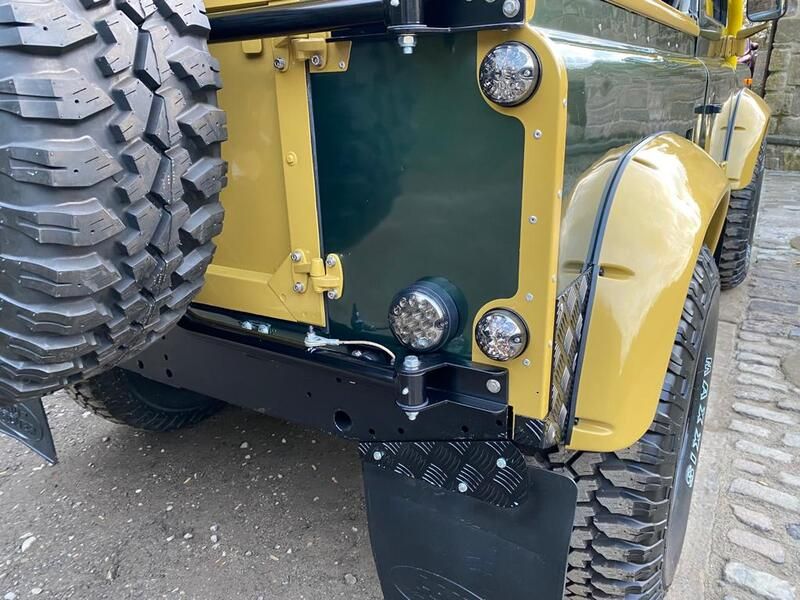 Land Rover Defender 90