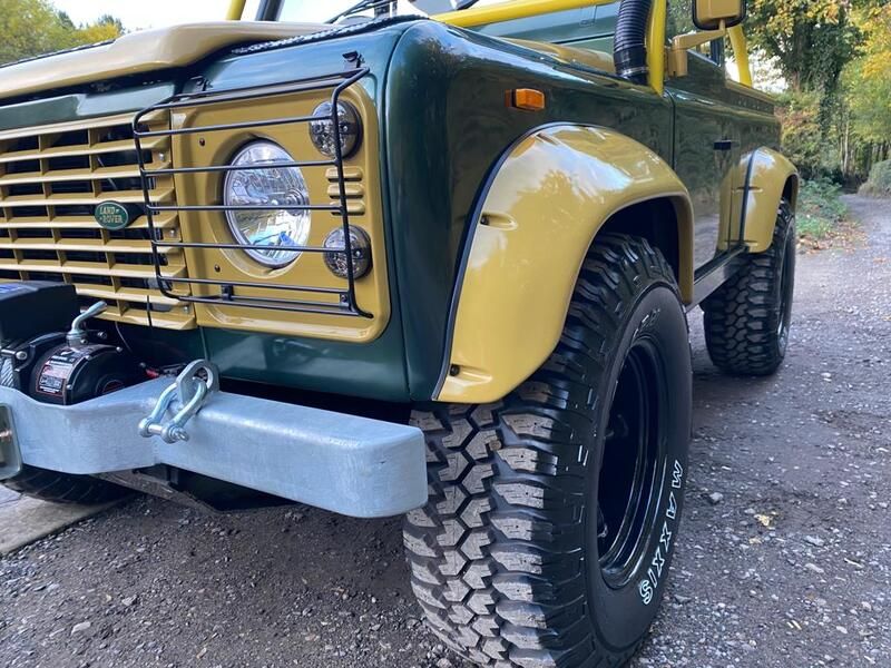 Land Rover Defender 90