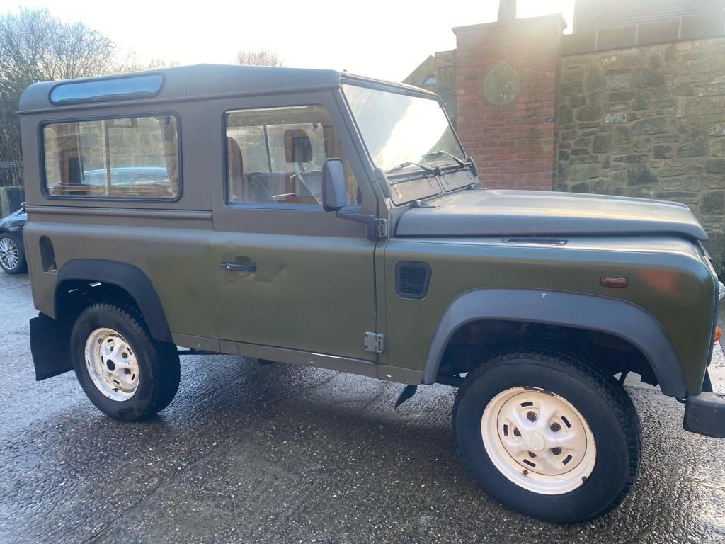 Land Rover Defender 90