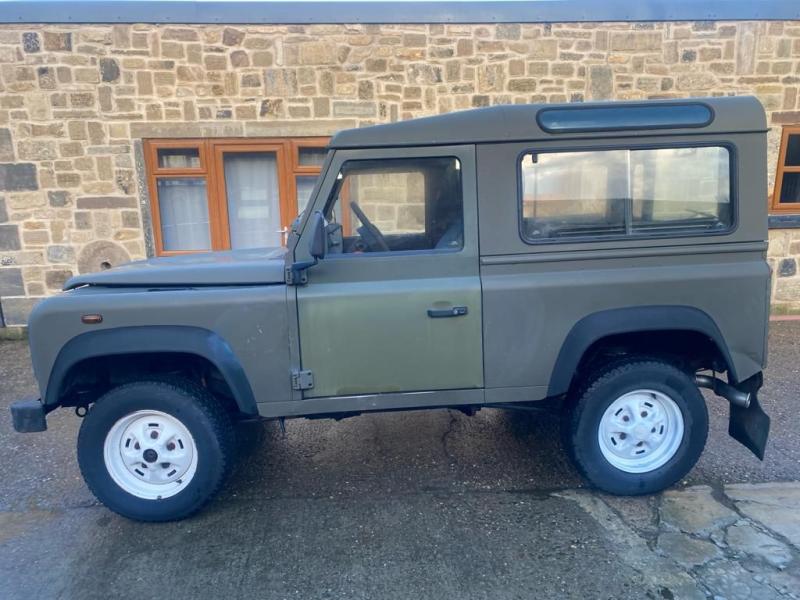 Land Rover Defender 90