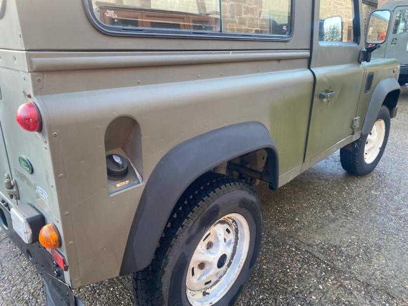 Land Rover Defender 90