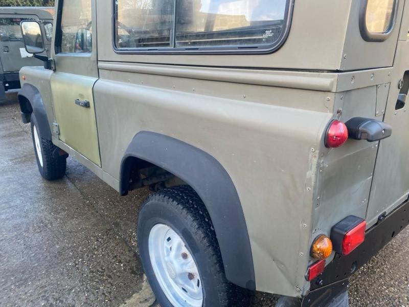 Land Rover Defender 90