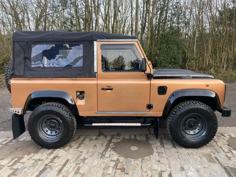 Land Rover Defender 90