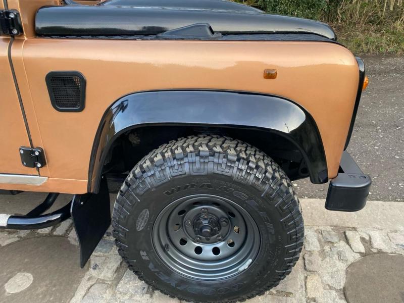 Land Rover Defender 90