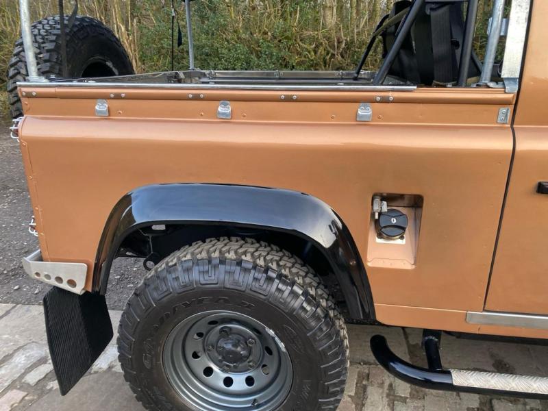 Land Rover Defender 90