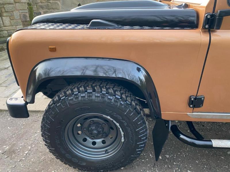 Land Rover Defender 90