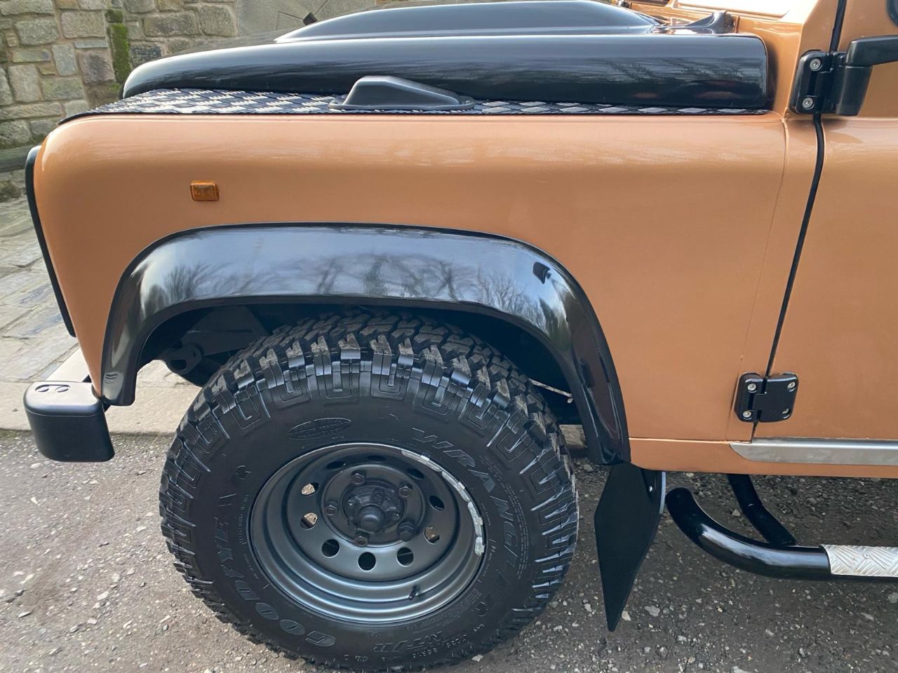 Land Rover Defender 90