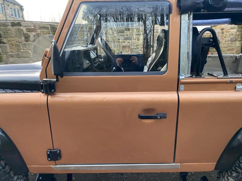 Land Rover Defender 90