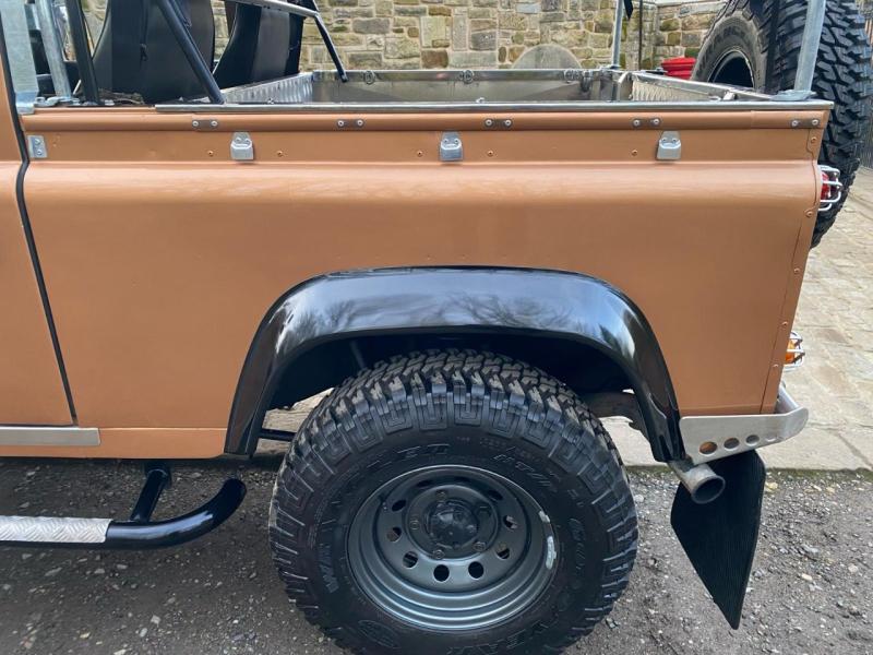 Land Rover Defender 90