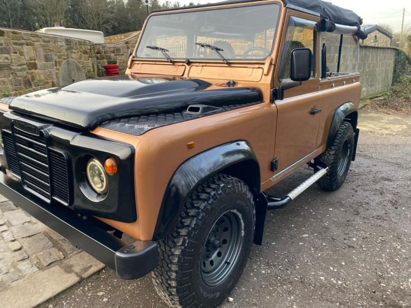 Land Rover Defender 90
