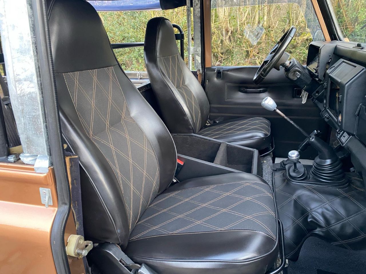 Land Rover Defender 90