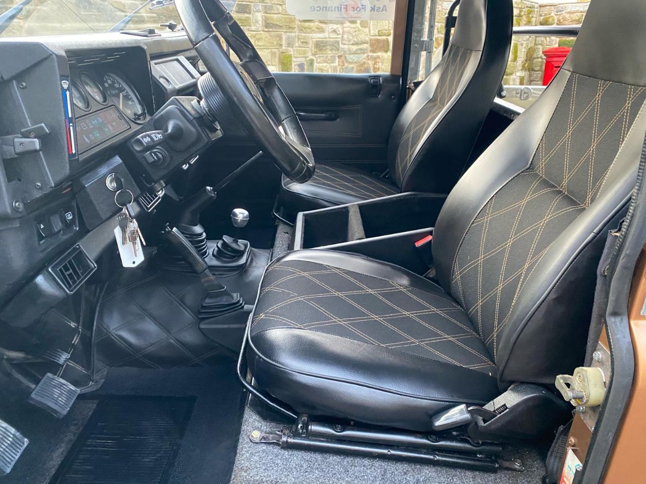 Land Rover Defender 90