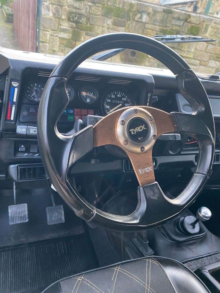 Land Rover Defender 90