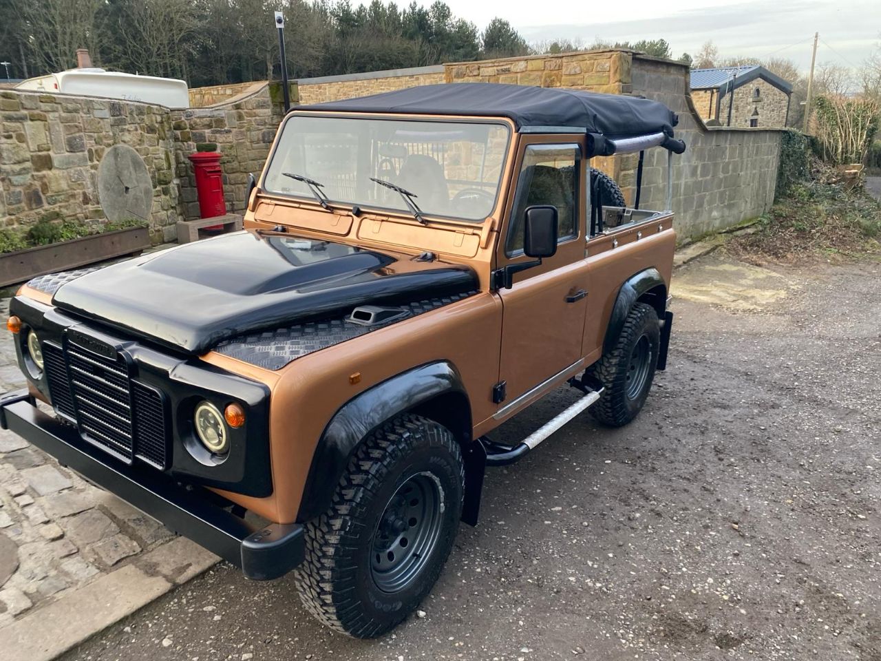 Land Rover Defender 90