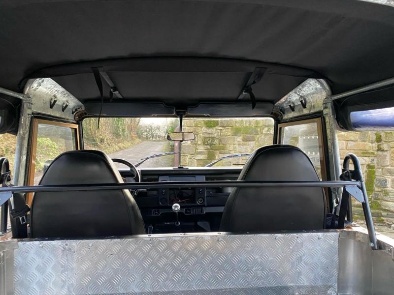 Land Rover Defender 90
