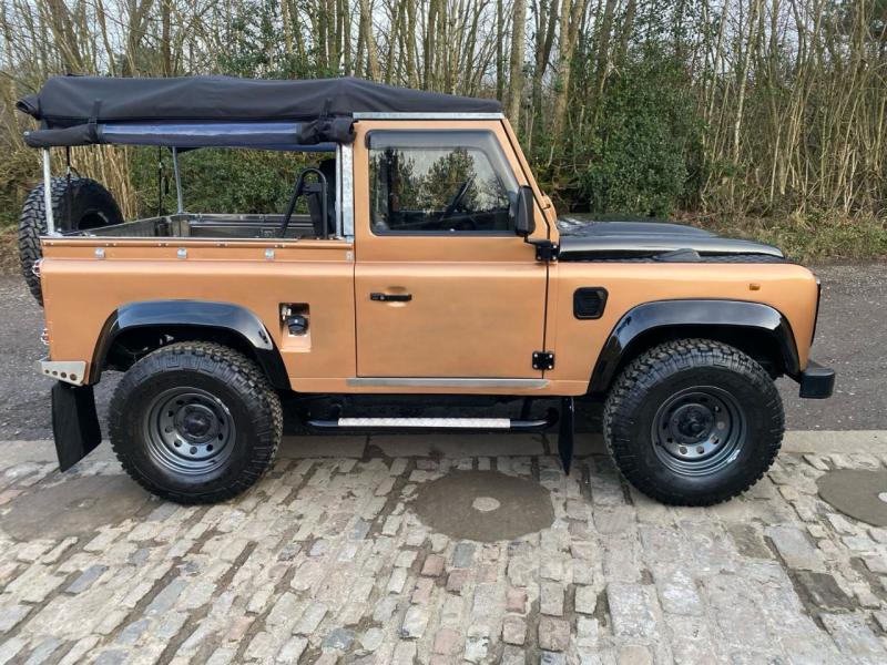 Land Rover Defender 90