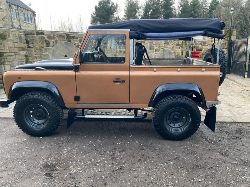 Land Rover Defender 90