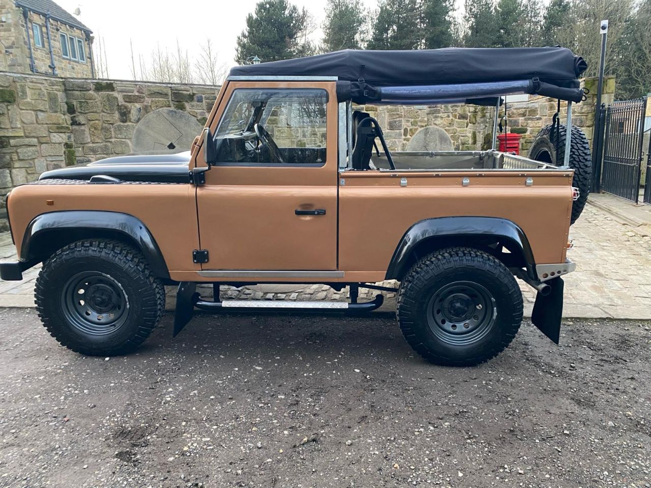 Land Rover Defender 90