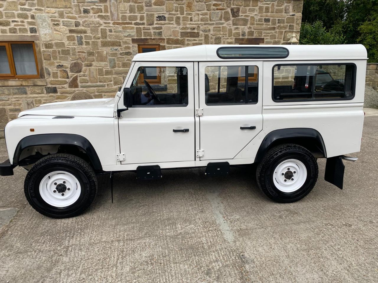 Land Rover Defender 110