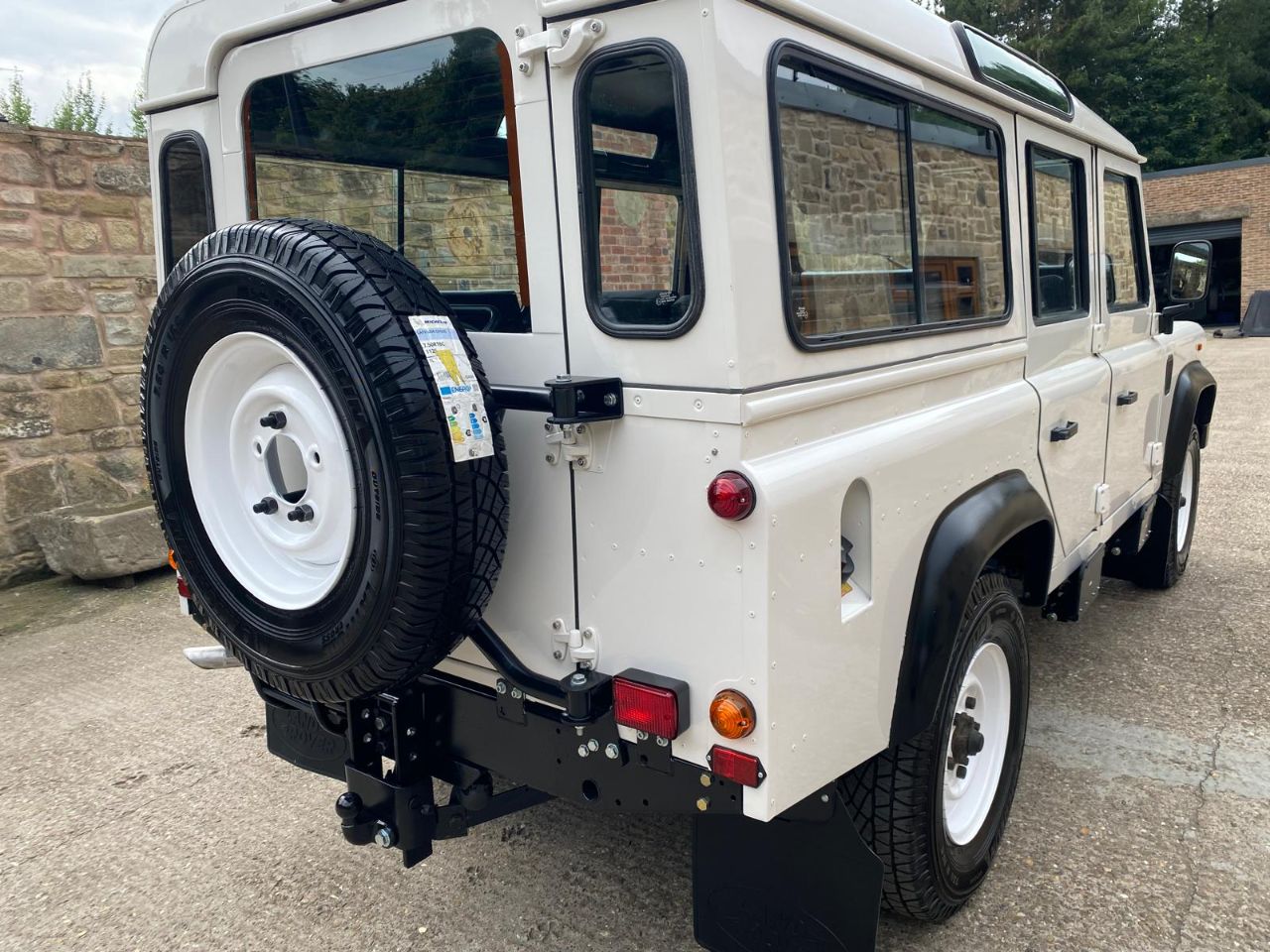 Land Rover Defender 110