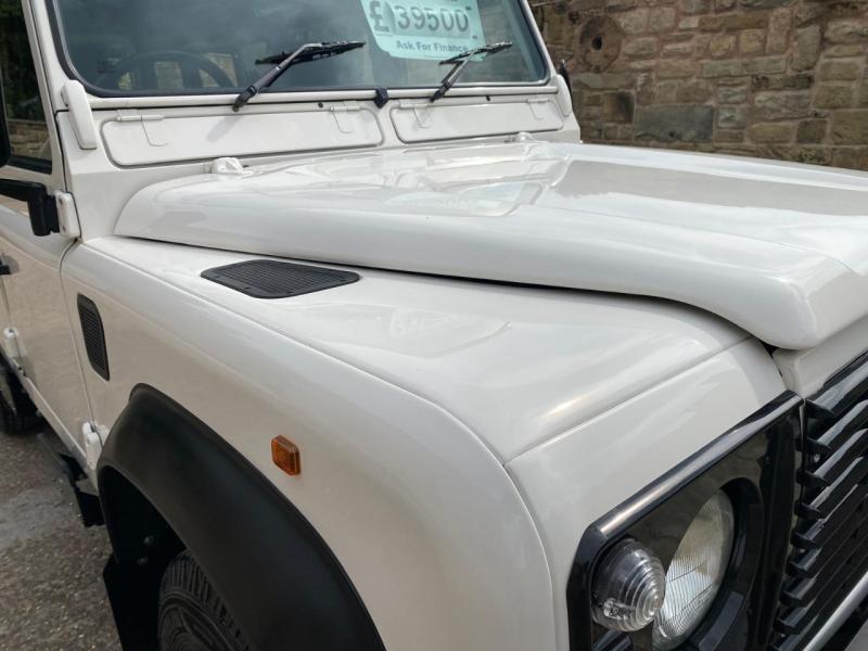 Land Rover Defender 110